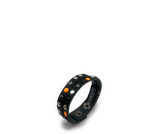 • Bracciale • Pelle nera • Borchie Arancione
