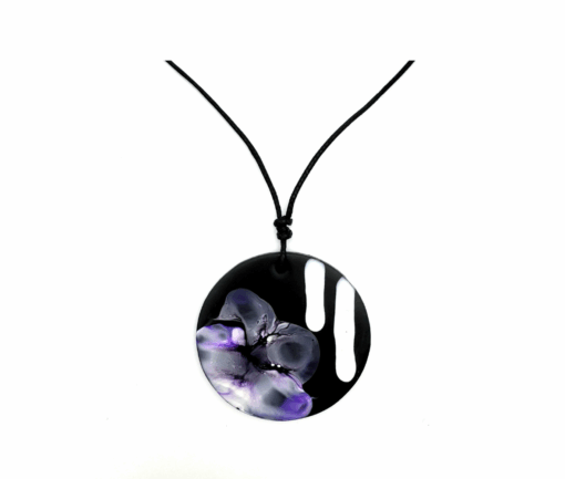 Collana con Pendente - Tondo nero - Cometa Fluid art - Viola